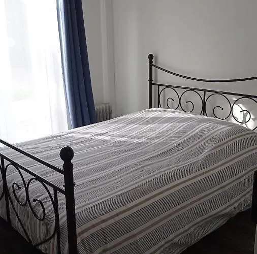 Maison Avec Jardinet Dans Un Cadre Verdoyant